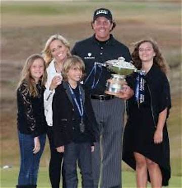 Amanda Brynn Mickelson- Eldest Daughter of Professional Golfer Phil Mickelson