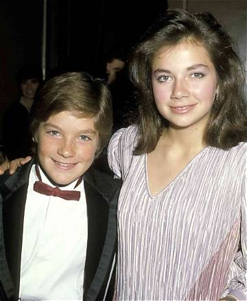 Are Justine and Justin Bateman Twins?
