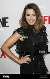 Award-Winning Actress Linda Cardellini: a Journey of Talent and Success