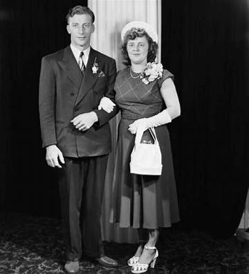 Captivating 1940S Couple Costume: Step Back in Time