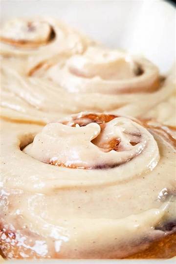Cinnamon Rolls with Heavy Cream: a Decadent Delight