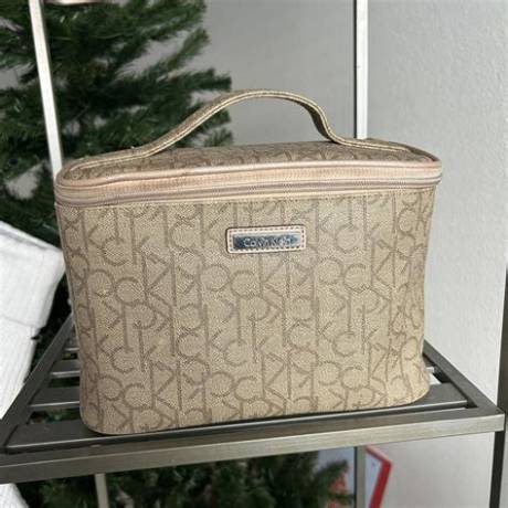 Essential Calvin Klein Makeup Bag: the Perfect Companion for Cosmetic Lovers
