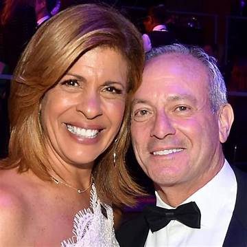Is Hoda Kotb Married? Bio, Husband, Daughter, Parents, Height, Ethnicity