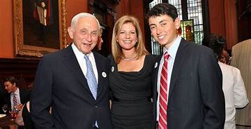Is Les Wexner Still Alive Where Is Victoria