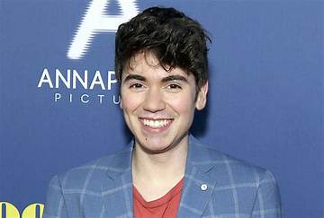 Is Noah Galvin Trans?