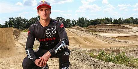 Ken Roczen Bio, Wiki, Age, Height, Arm, Surgery, Wife, Salary, Net Worth ·