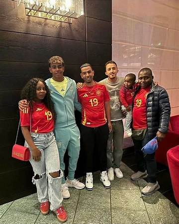 Lamine Yamal's Siblings: Unveiling Family Connections