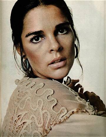 The Iconic Style of Ali Macgraw in Love Story: a Timeless Fashion Inspiration