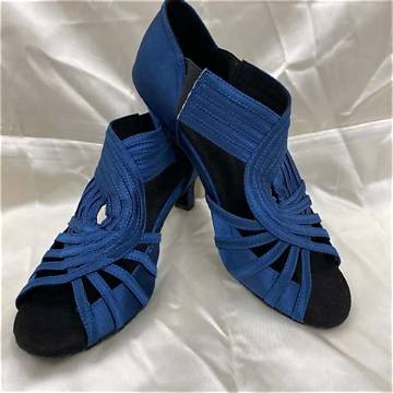 Unparalleled Dance and Sway Shoes for Graceful Motions
