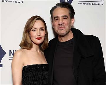 Who Is Rose Byrne Married To